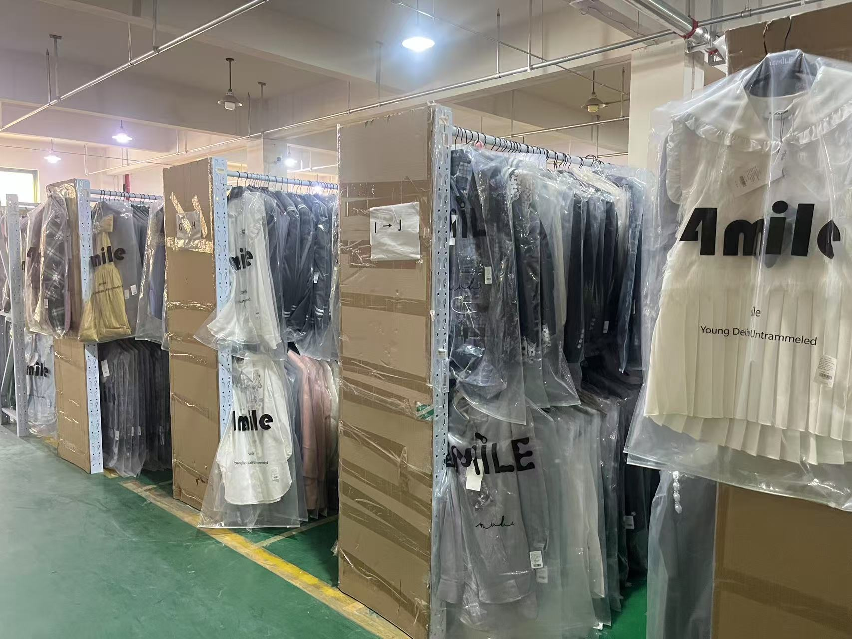 庭囤货潮湿发霉 临时仓储防潮保管